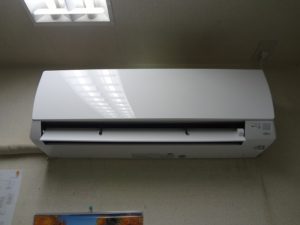 壁掛形エアコン2台